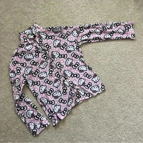Hello Kitty Sleepwear By Sanrio Teen/Girls Size XL Pajamas PJs Set Polyester - Picture 2 of 16